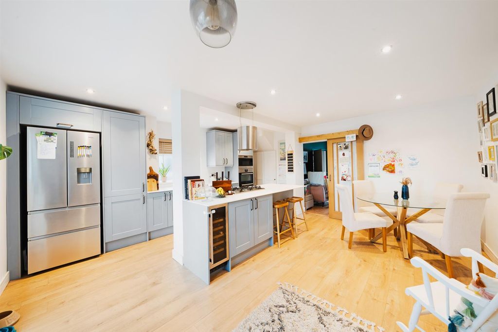 Property photo 2 of 15 Kitchen/Diner