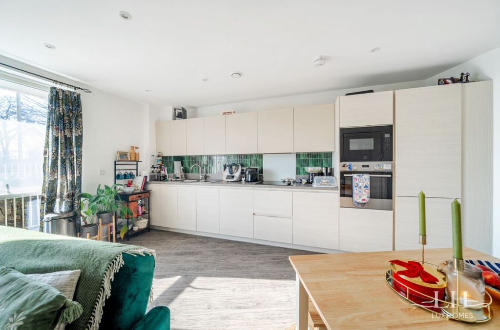 Property photo 2 of 18