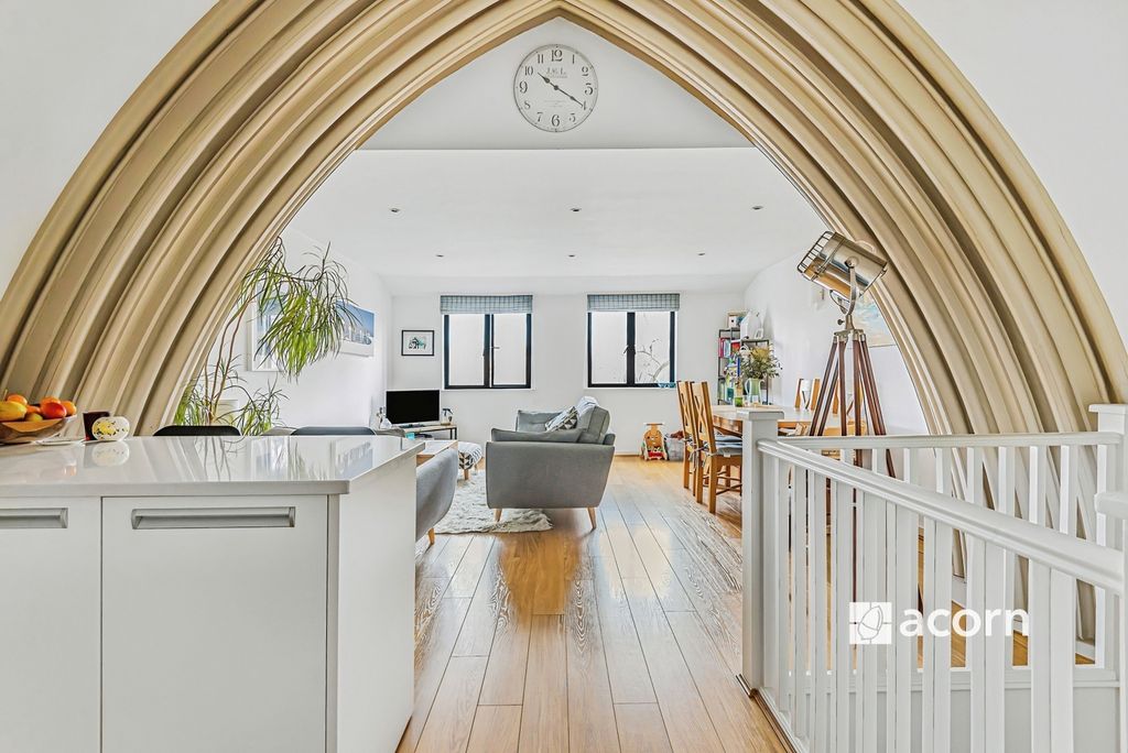 Property photo 1 of 10 Lounge (2)