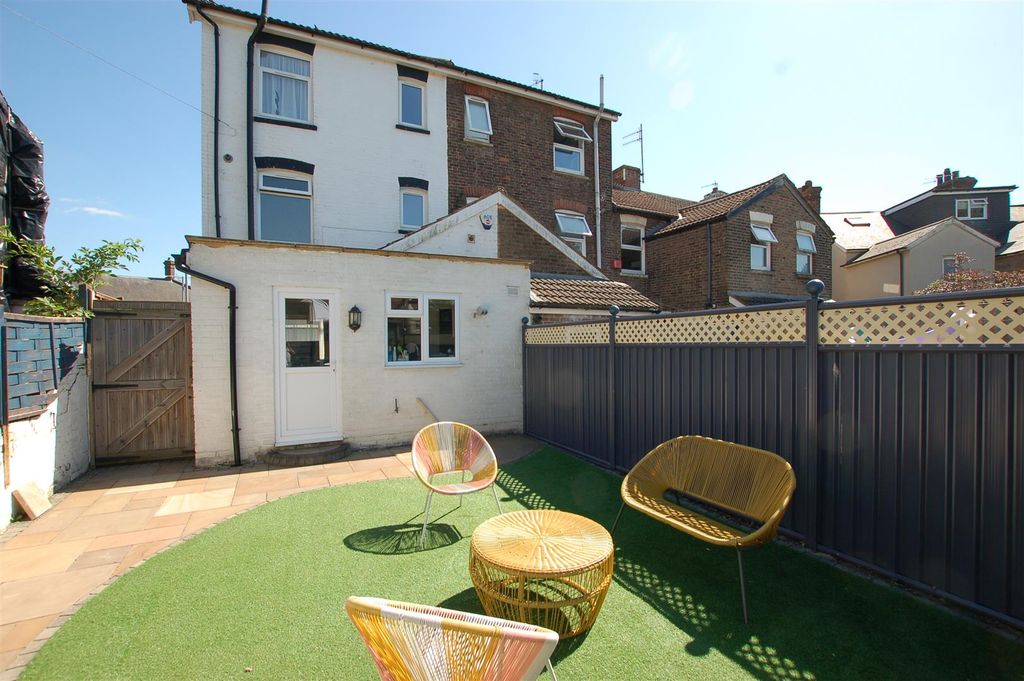 Property photo 1 of 21