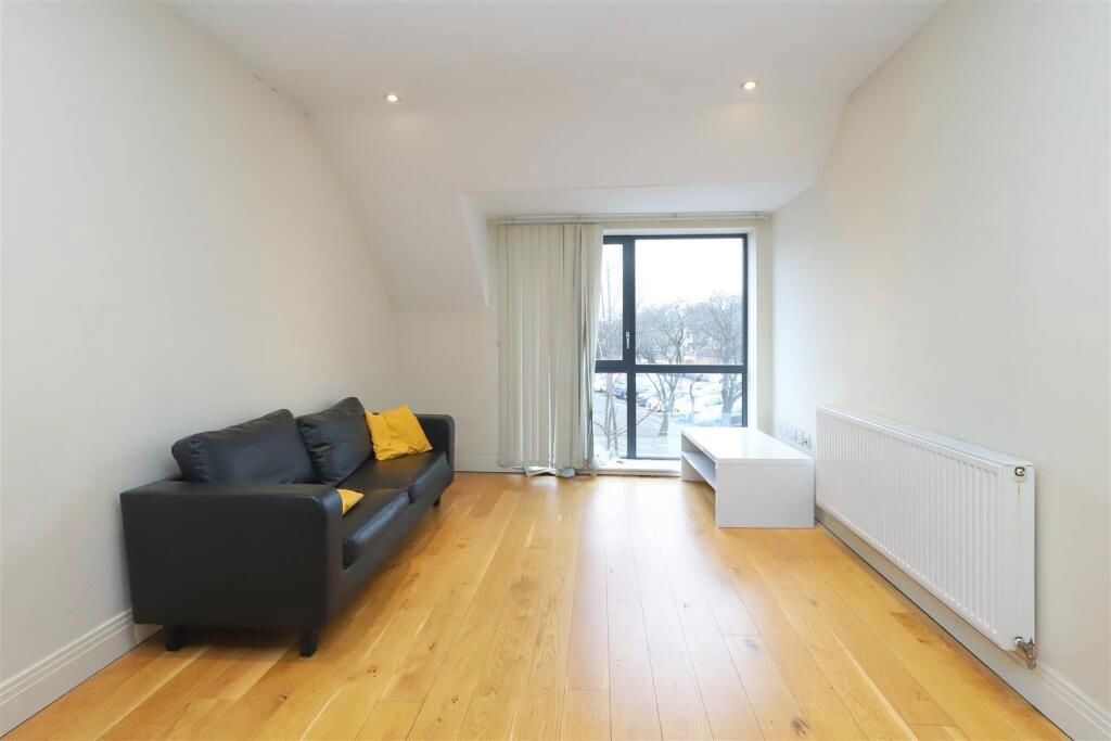 Property photo 2 of 8