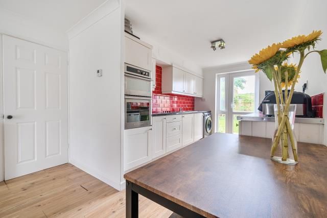 Property photo 3 of 12 Kitchen