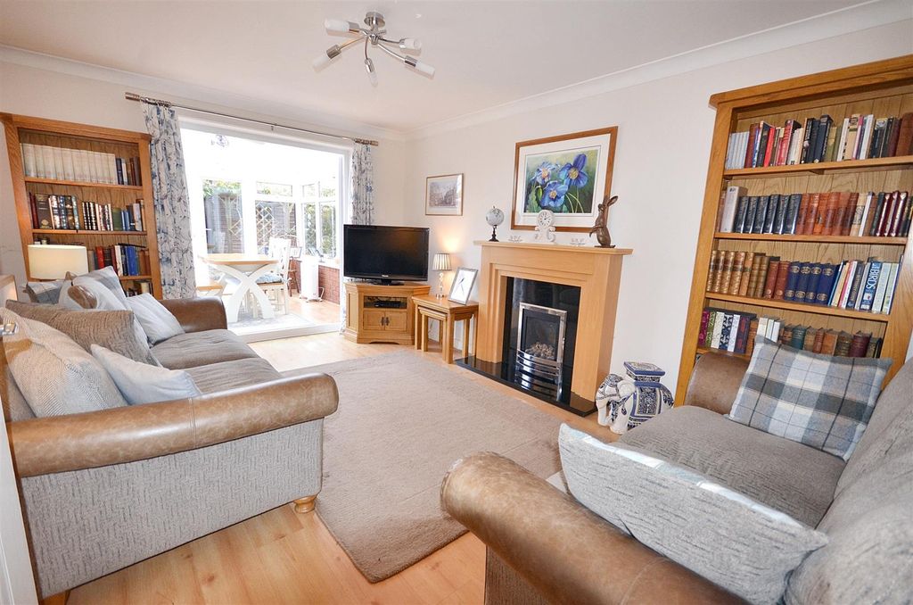 Property photo 2 of 24 Lounge