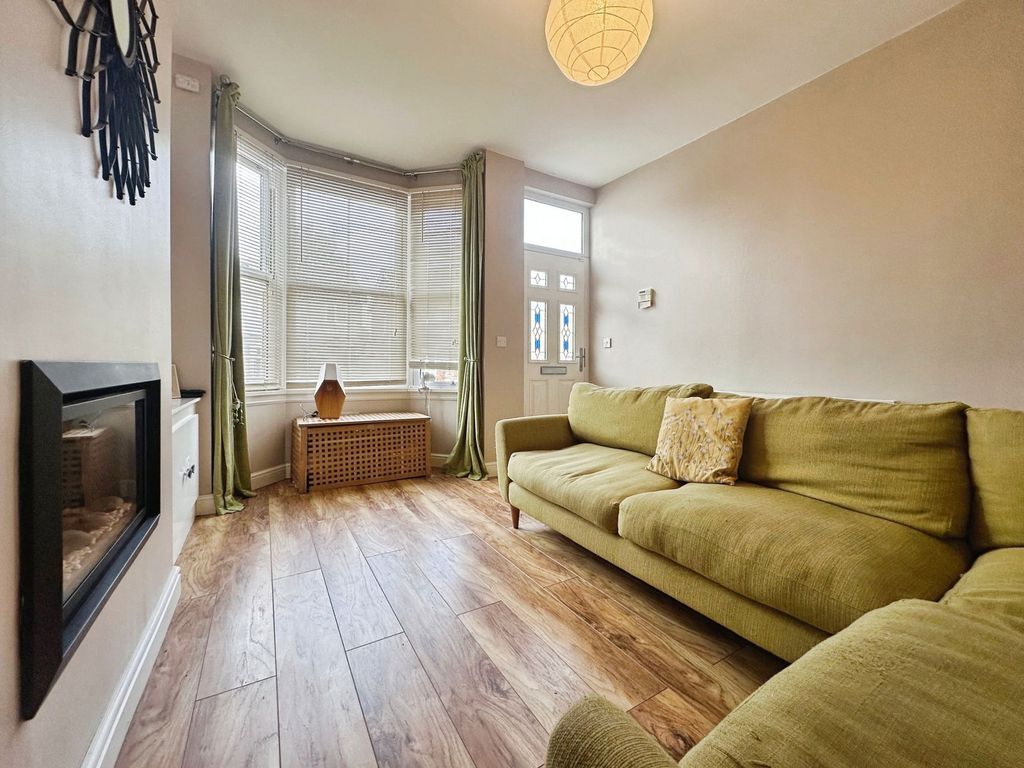 Property photo 2 of 33