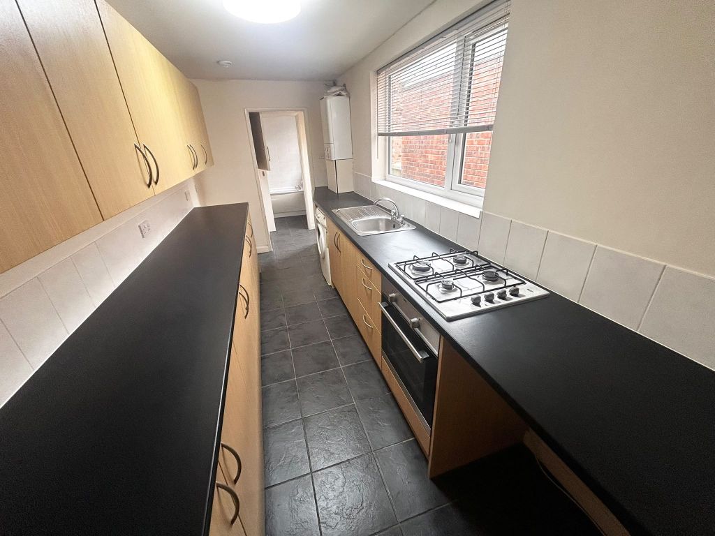 Property photo 2 of 7 Kitchen