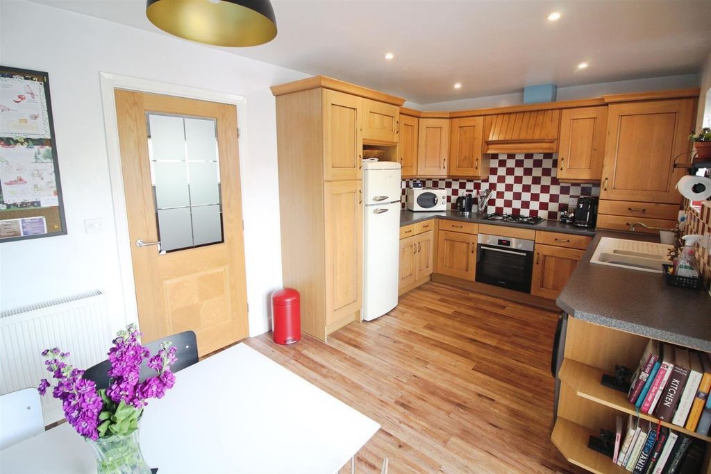 Property photo 2 of 16 Kitchen/Diner