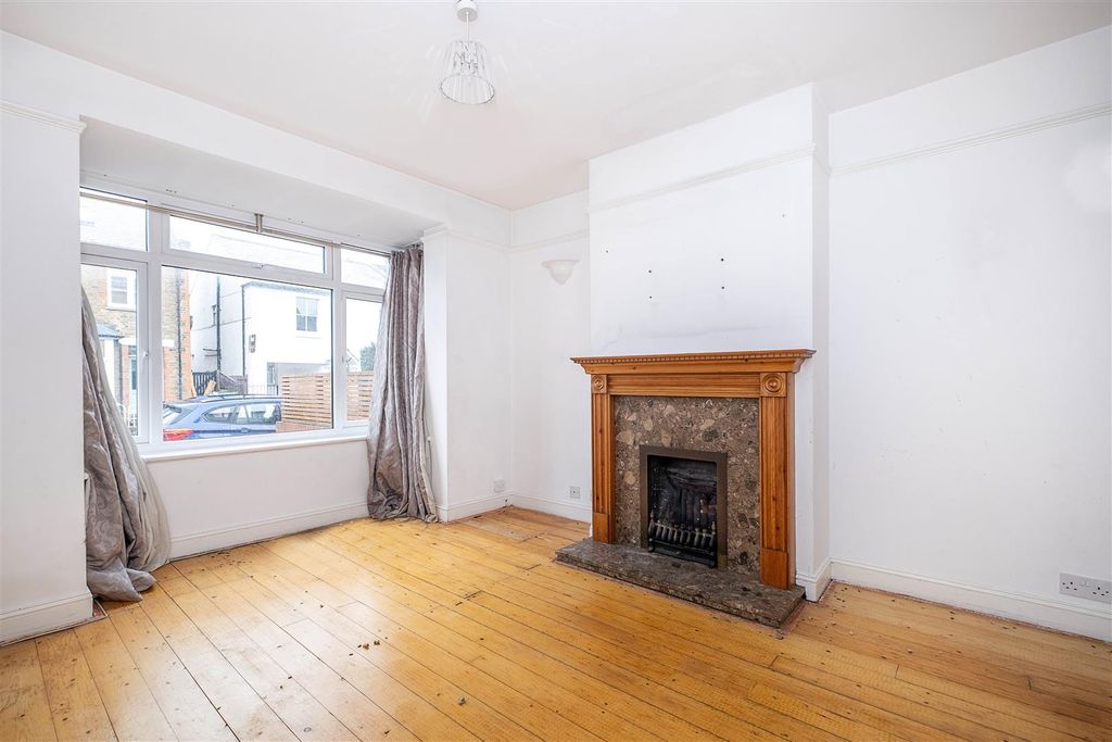 Property photo 3 of 16 2-Alexandra-Road-0013 Copy.Jpg