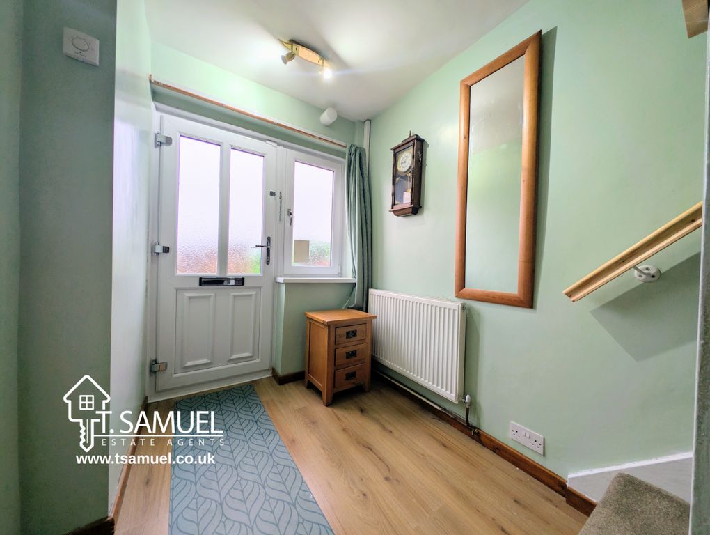 Property photo 2 of 22 Hallway