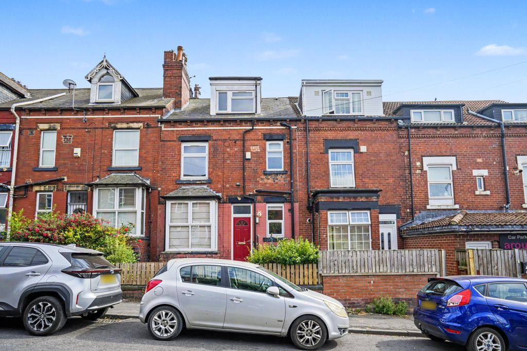 Property photo 1 of 13 6 Ashton Avenue, Harehills, Leeds, West Yorkshire, Ls8 5Bx