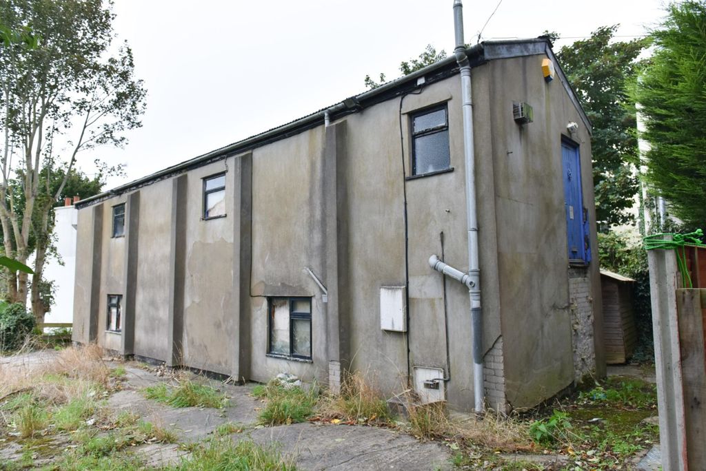 Property photo 3 of 10