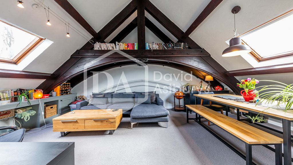 Property photo 1 of 9 356A1552