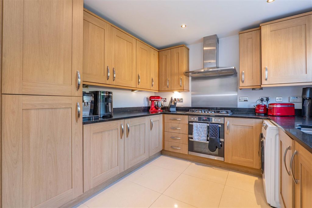 Property photo 3 of 39 Kitchen/Diner/Snug