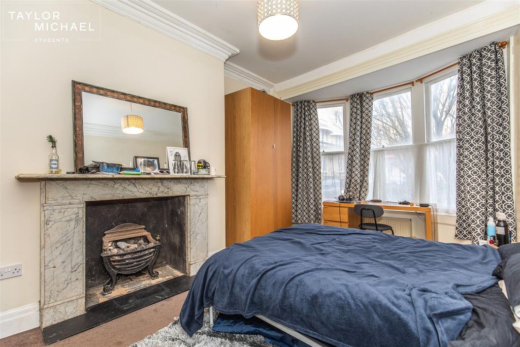 Property photo 2 of 5 Room