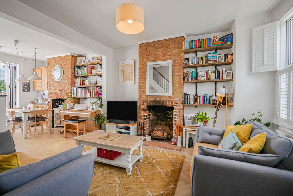 Property photo 2 of 21