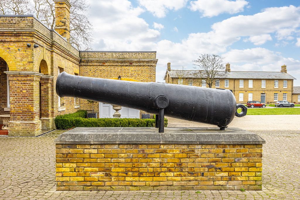 Property photo 3 of 48