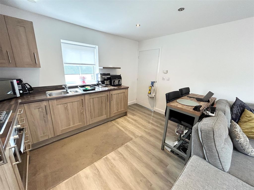Property photo 3 of 12 10.Jpg