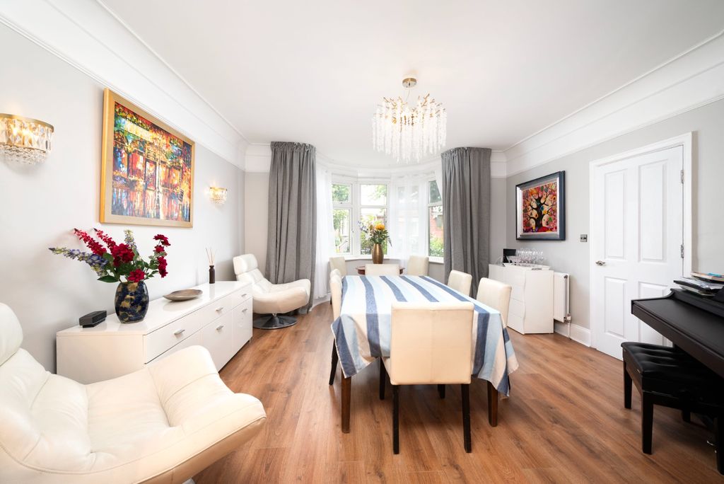 Property photo 2 of 18 4888132