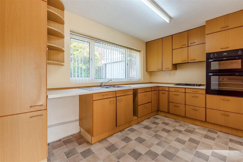 Property photo 3 of 23 8690525-Interior09.Jpg