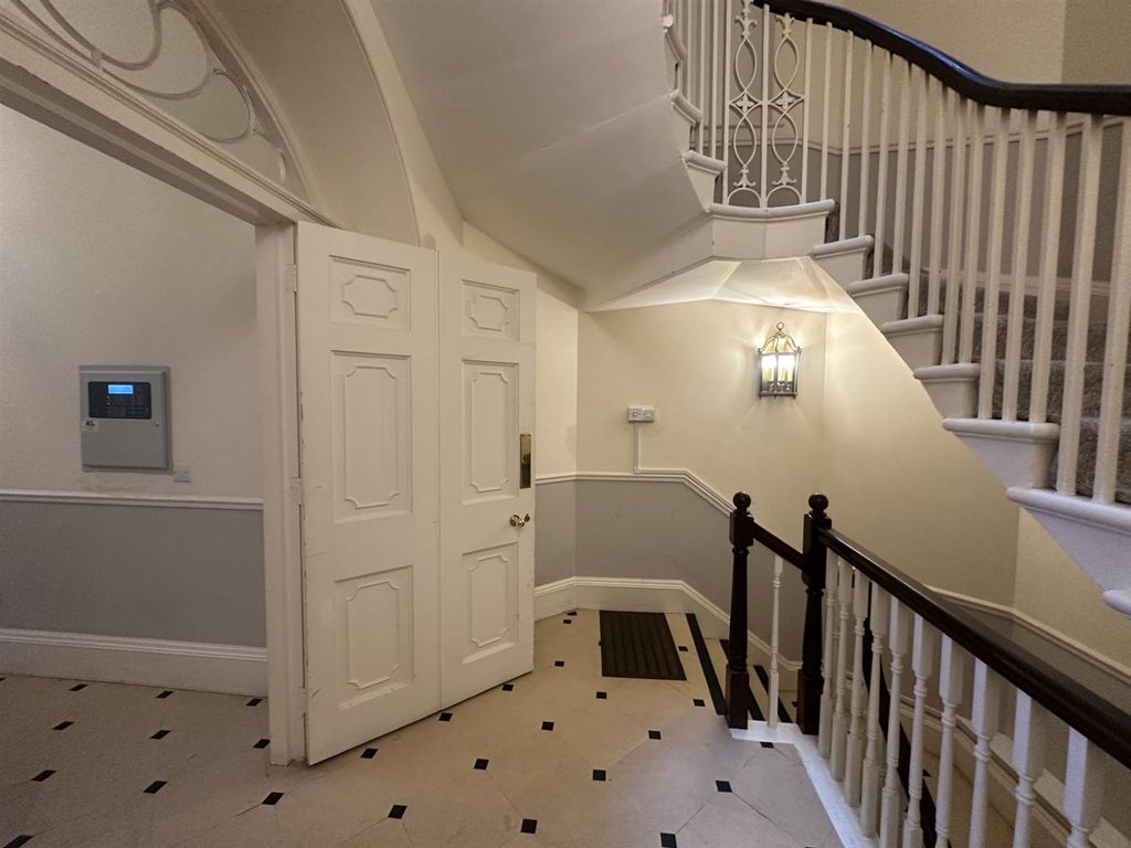 Property photo 3 of 10 Entrance