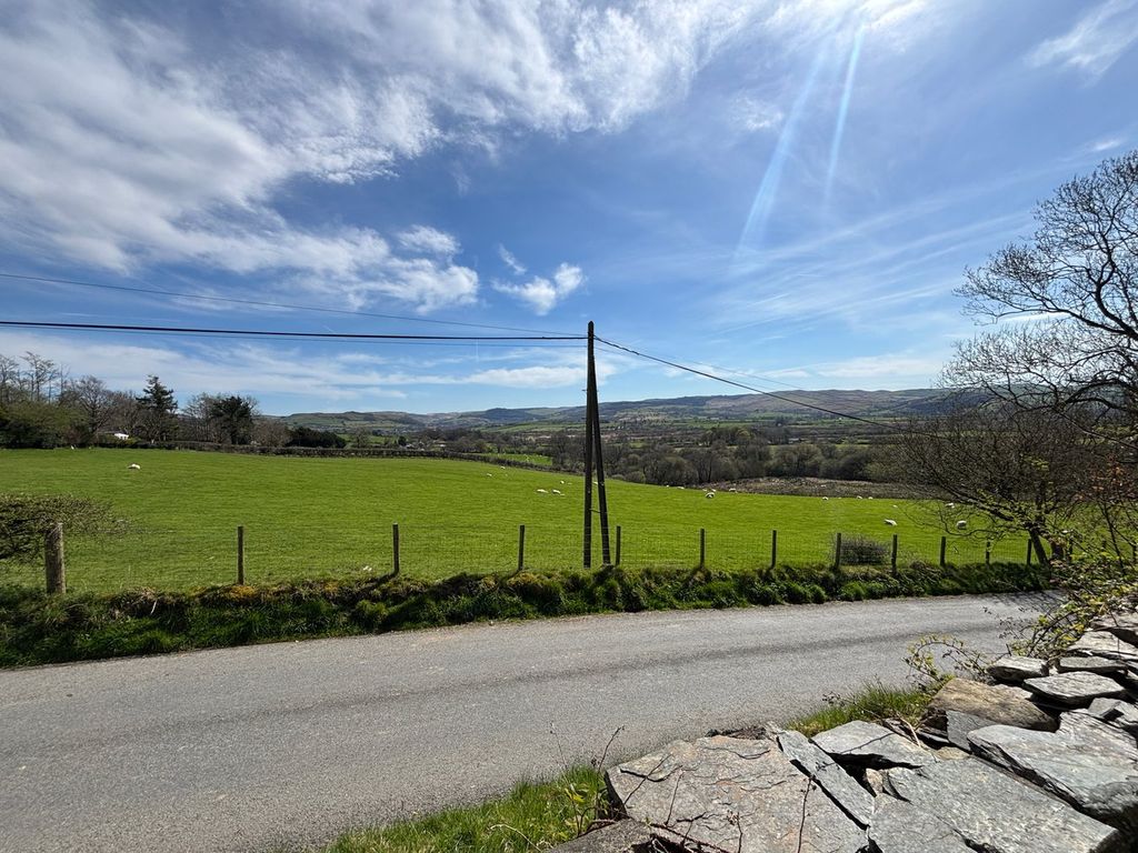 Property photo 2 of 33