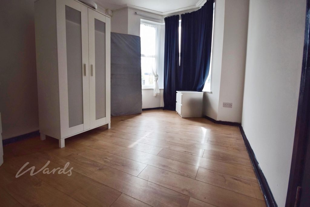 Property photo 2 of 8 Imperial Lounge