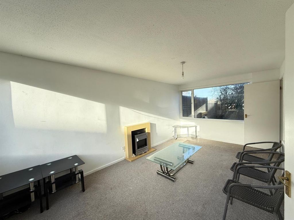 Property photo 1 of 10 Living Room 1.1