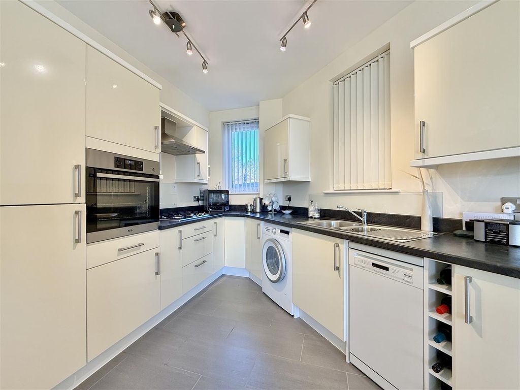 Property photo 2 of 18 Kitchen.Jpg