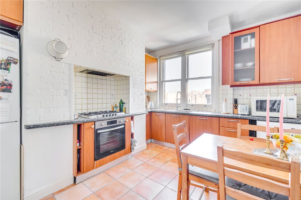 Property photo 2 of 9 Picture No. 16