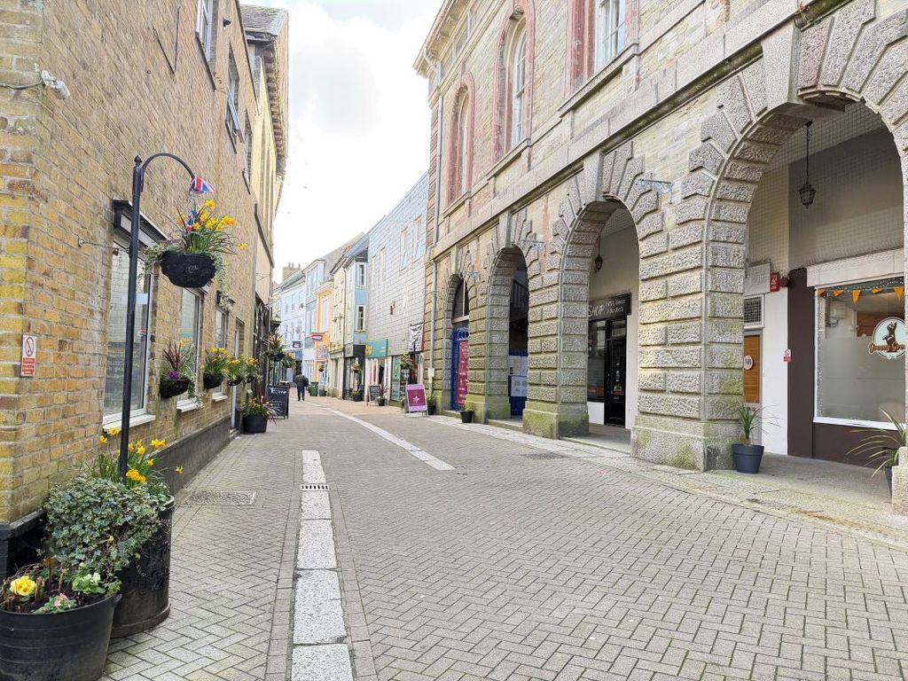 Property photo 2 of 21