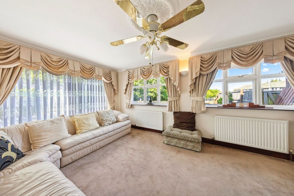 Property photo 2 of 37