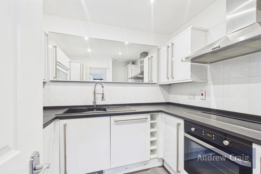 Property photo 3 of 17 Kitchen