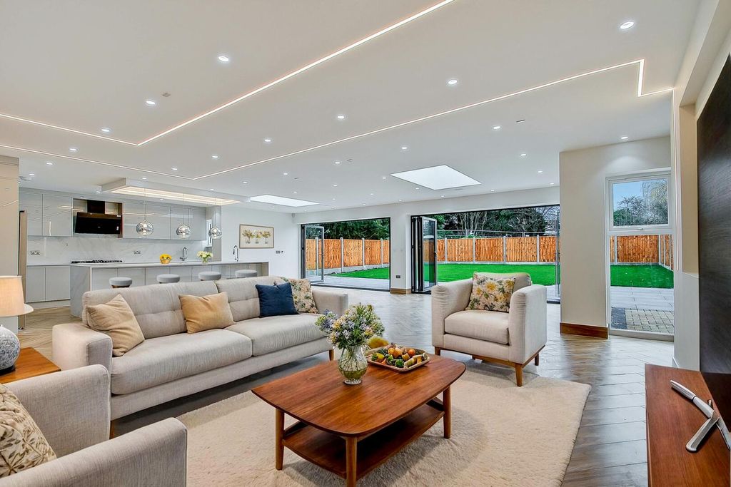 Property photo 3 of 23 Living Room