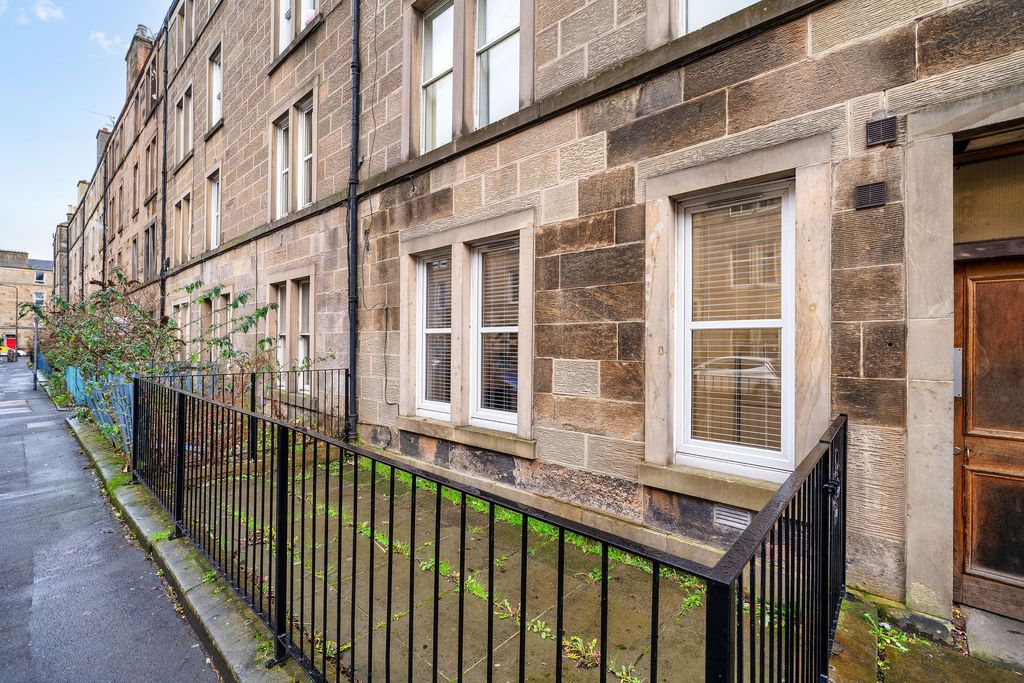 Property photo 2 of 39