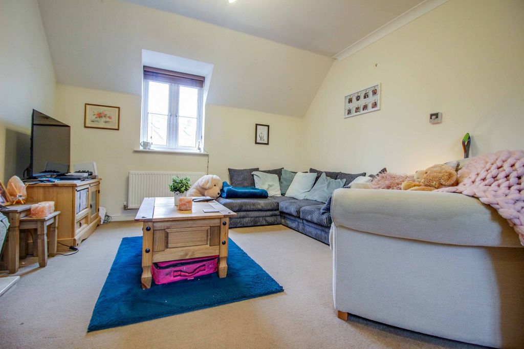 Property photo 2 of 9