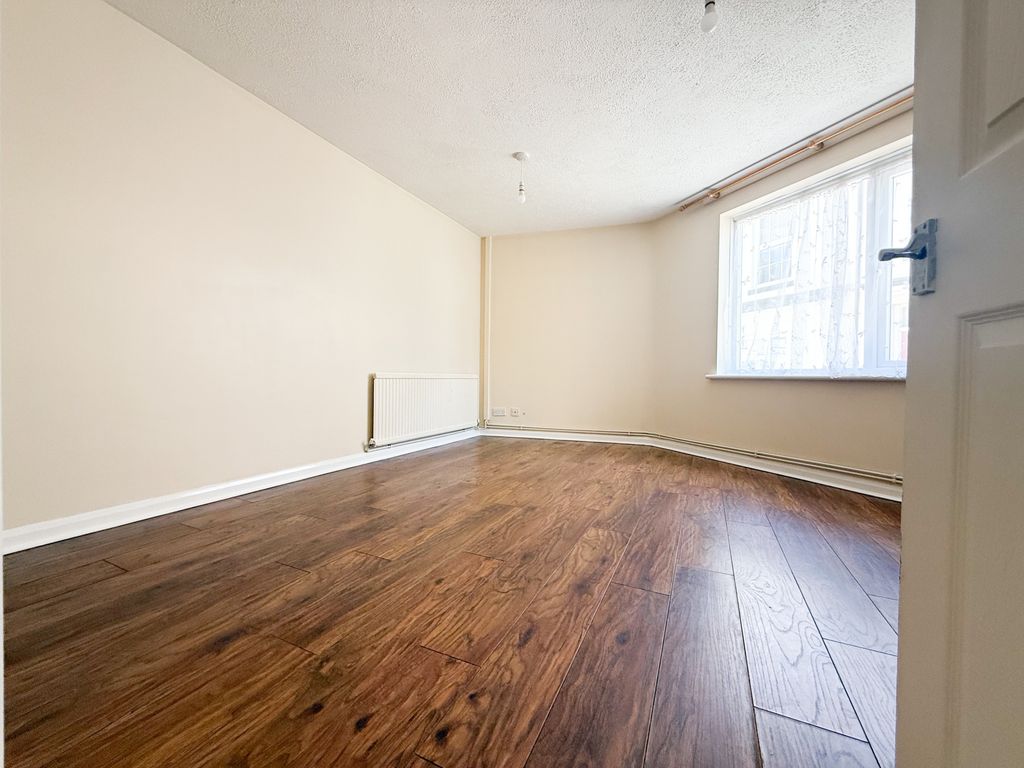 Property photo 2 of 10 Living Room