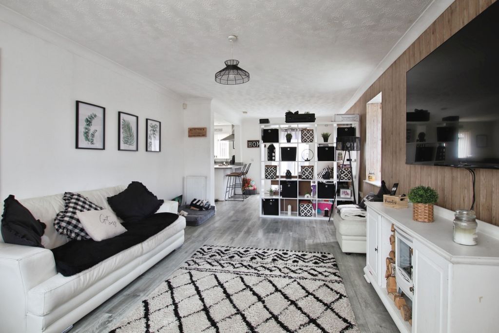 Property photo 3 of 24 4202458