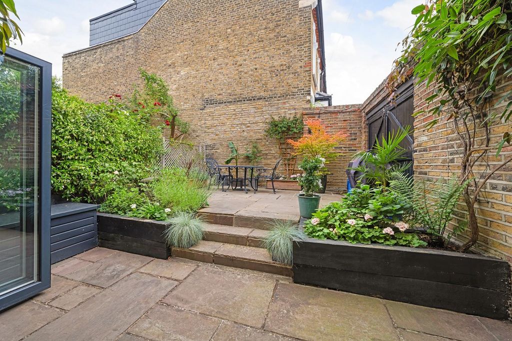 Property photo 3 of 15 Garden..Jpg