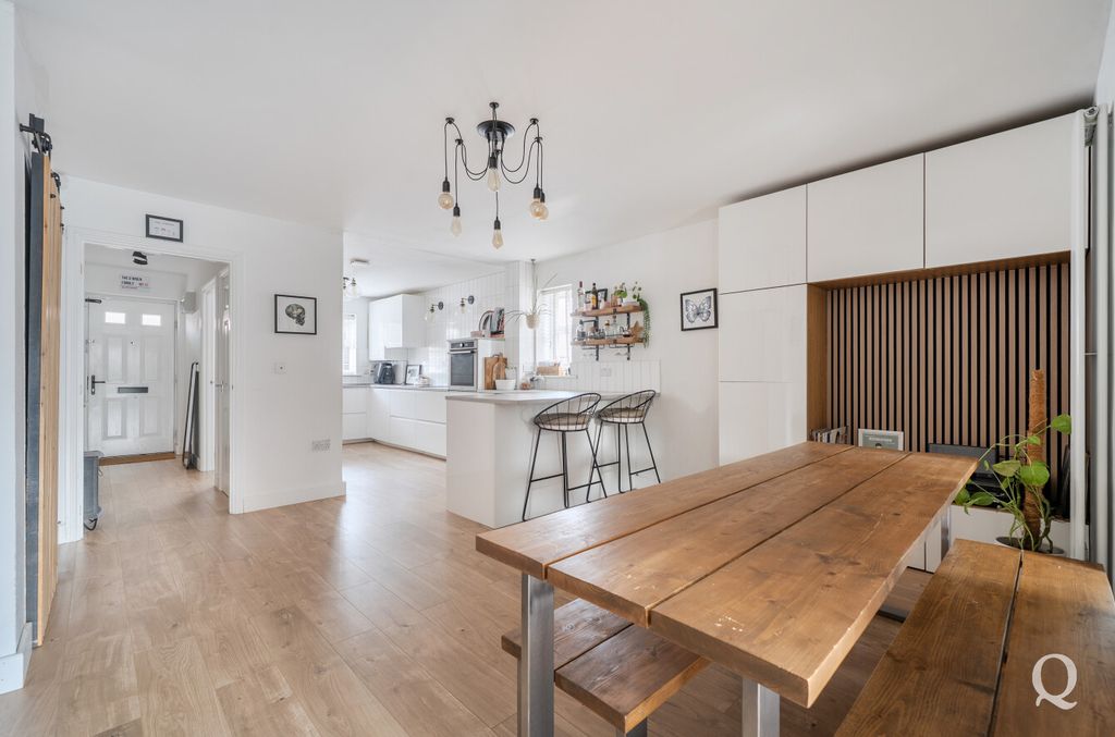 Property photo 2 of 26 47804B3E-d859-4Ea...
