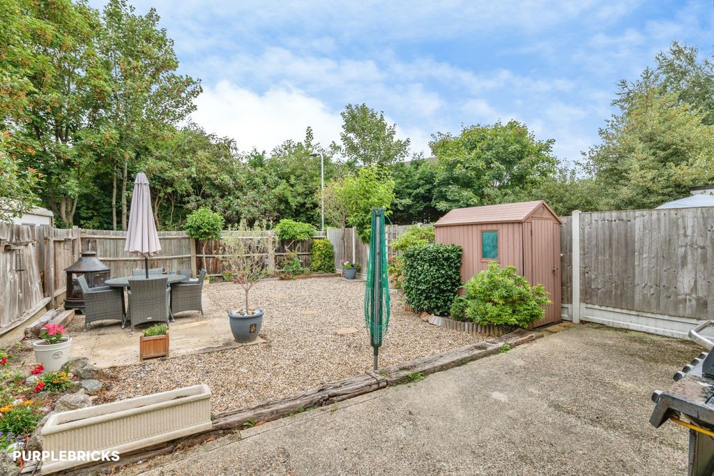 Property photo 2 of 27