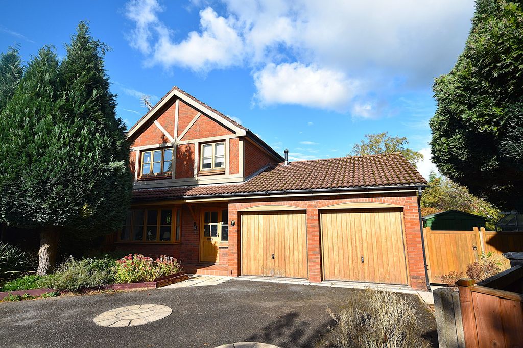 Property photo 1 of 32