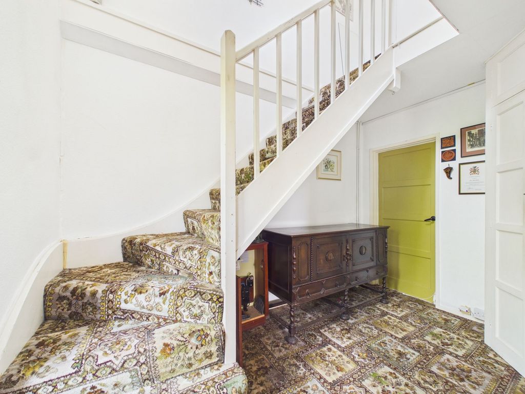 Property photo 2 of 14 Entrance Hall