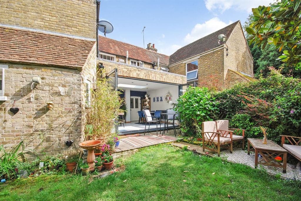 Property photo 2 of 30