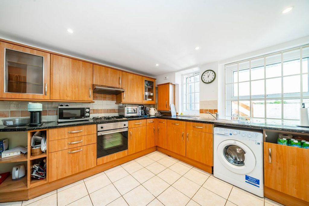 Property photo 3 of 5