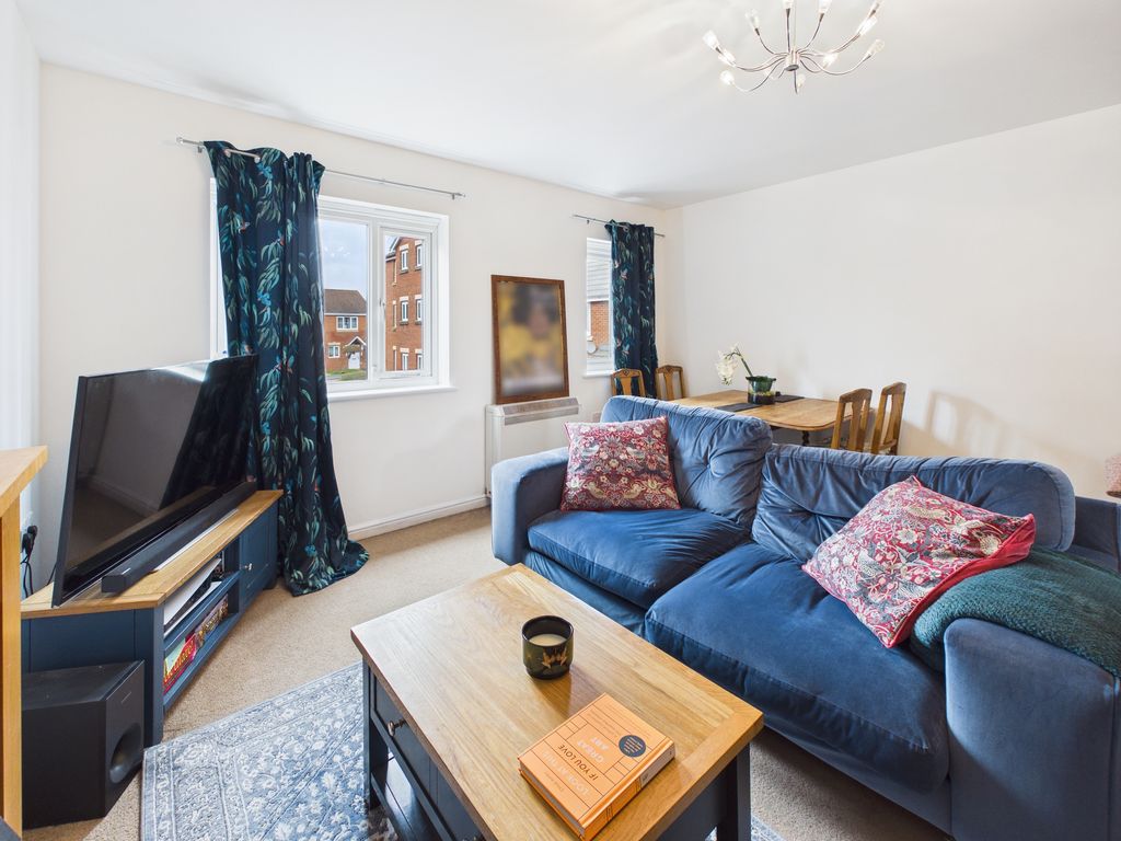 Property photo 3 of 15 Lounge