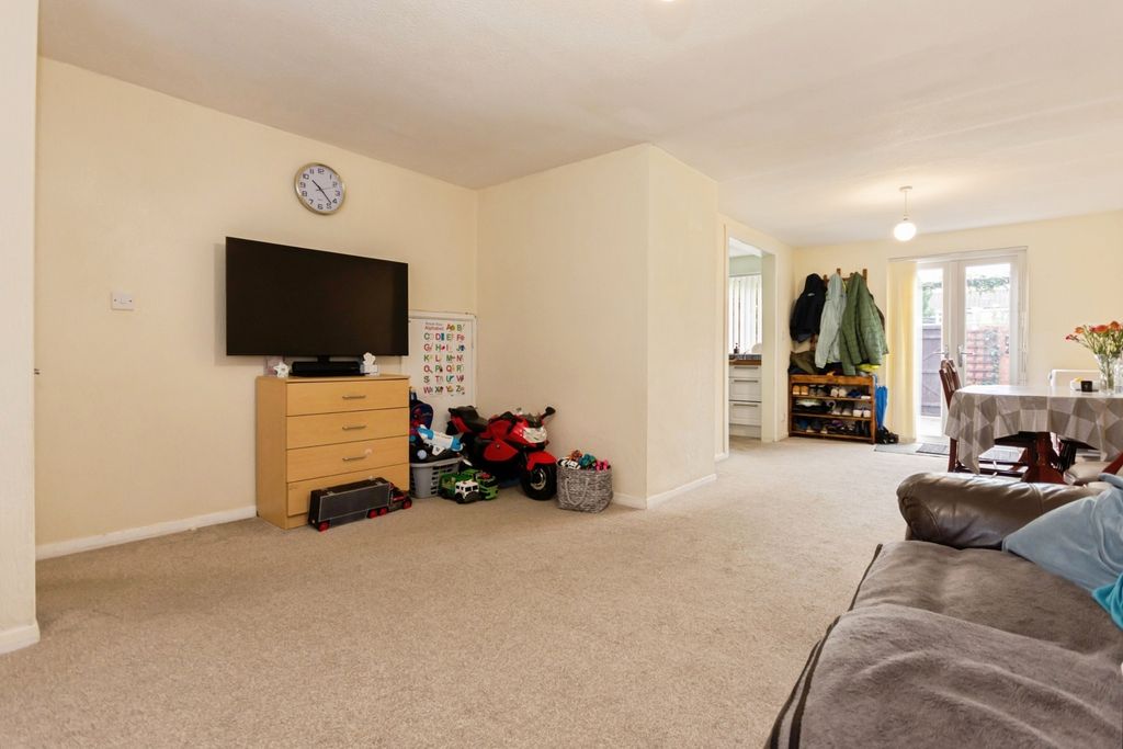 Property photo 3 of 17 Living Room