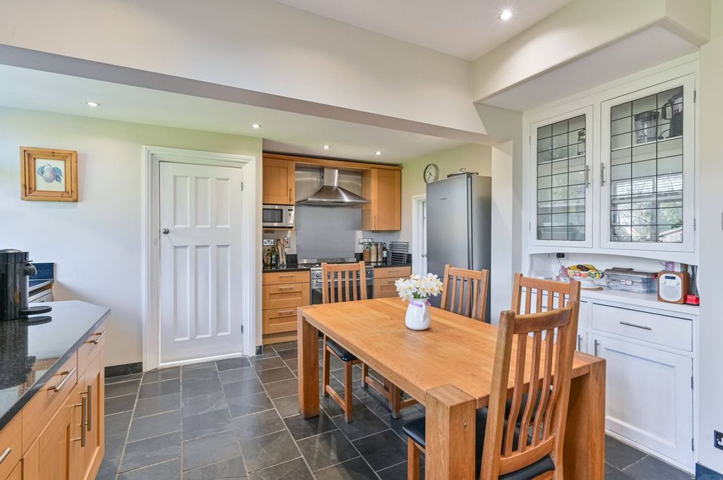 Property photo 3 of 27