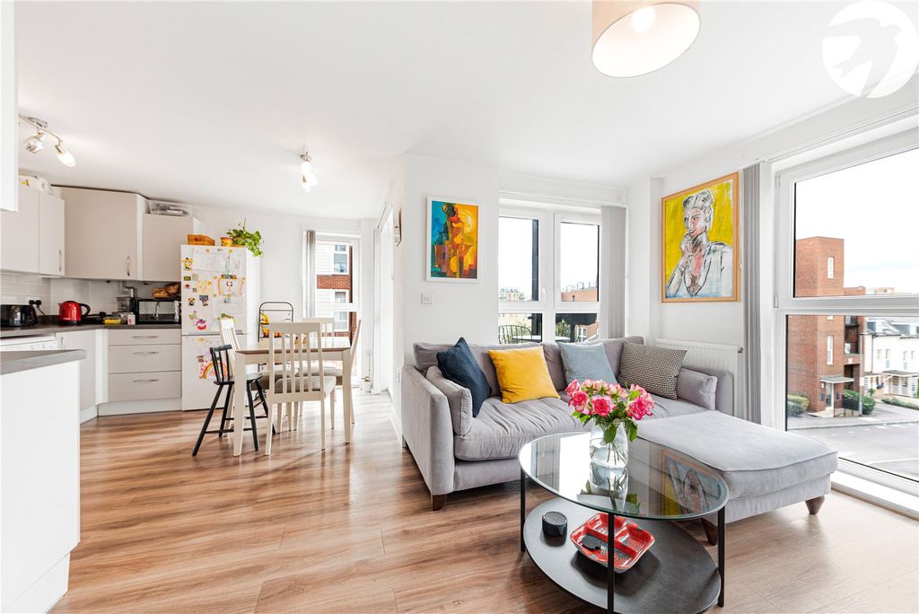 Property photo 1 of 16 Lounge Kitchen