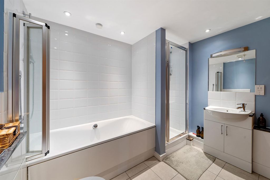 Property photo 3 of 22 Bathroom