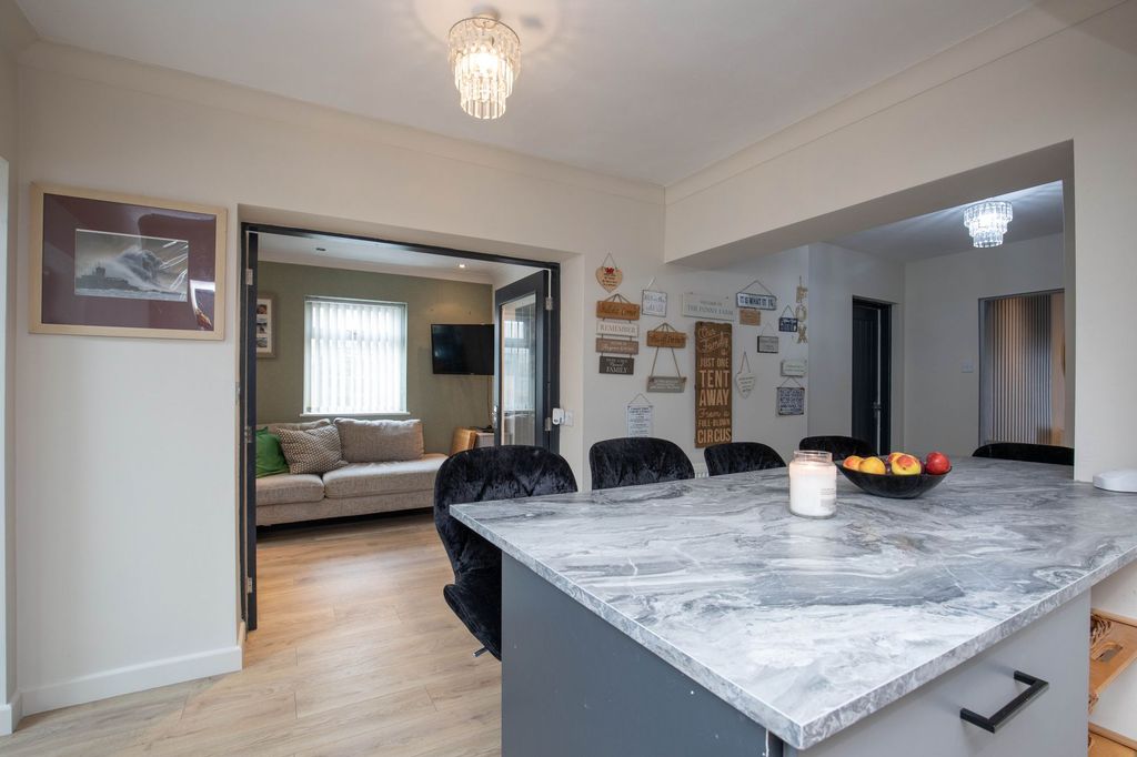 Property photo 2 of 34