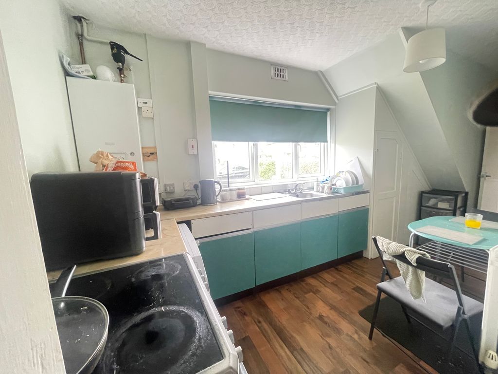 Property photo 3 of 6 Kitchen